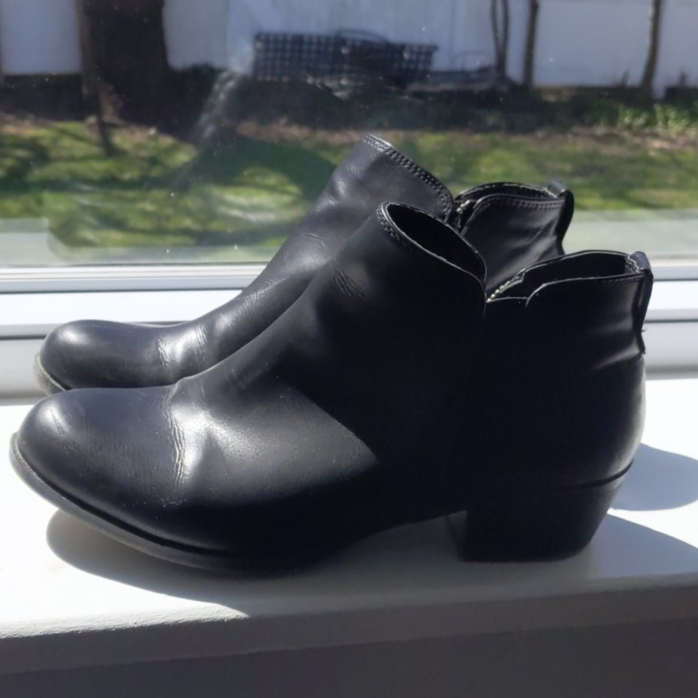 Black ankle booties